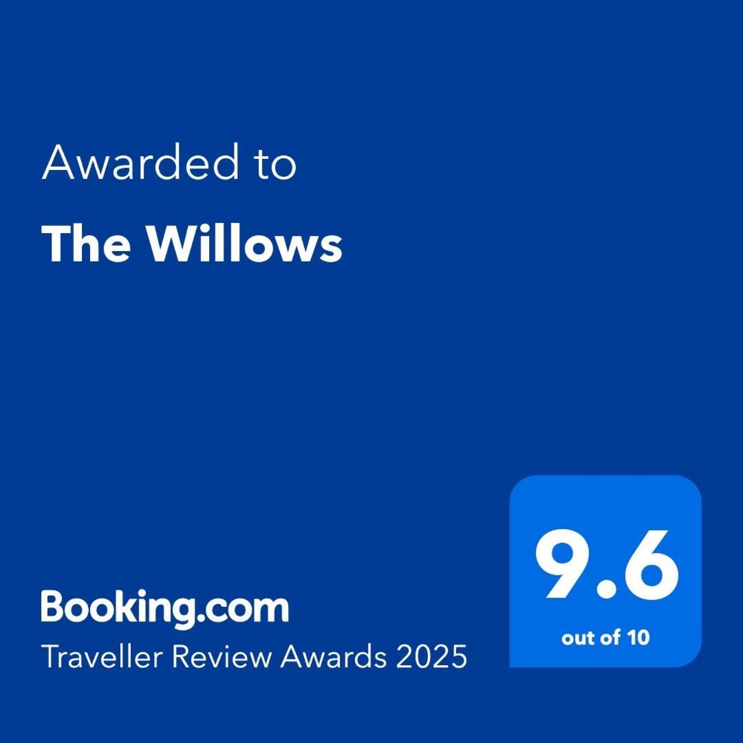 The Willows Selsey Bagian luar foto